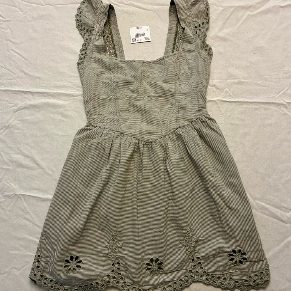 Gray Sleeveless Dress with Floral Hem